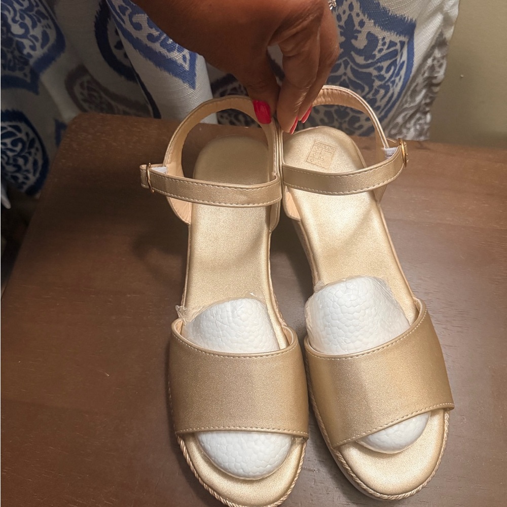 Elegant Gold Women's Sandals